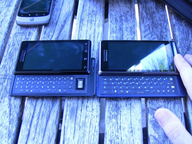    Motorola DROID 2 (7  + )