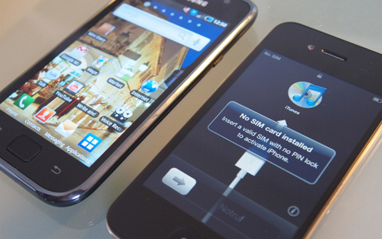 iPhone 4  Samsung
 Galaxy S