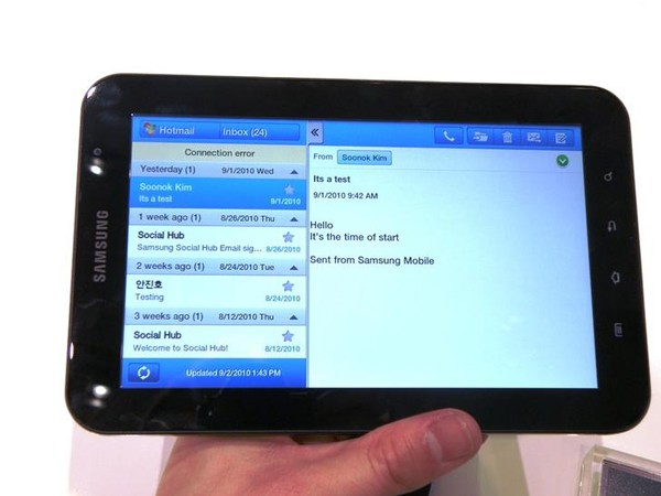   Galaxy Tab:   iPad  !