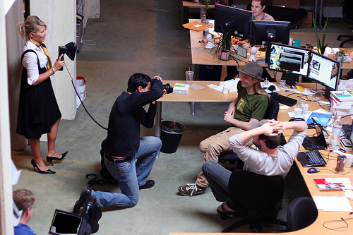 440202833_77152b8080