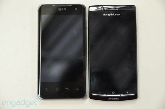 Sony Ericsson Xperia Arc  LG Optimus 2X