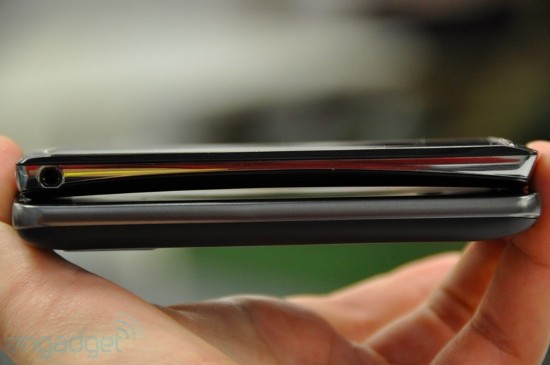 Sony Ericsson Xperia Arc  LG Optimus 2X