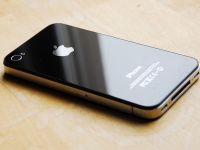 Apple iPhone 4S  2   Samsung Galaxy S 2