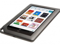 Barnes & Noble Nook Color 2    07 