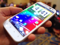 Canalys: Samsung      ,      HTC