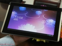        Android Ice Cream Sandwiched