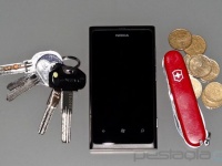   Nokia Lumia 800 ()
