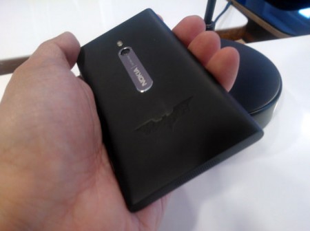Nokia-Lumia-800-Dark-Knight-Rises_1