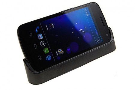 galaxy-nexus-accessory-docks-available-0