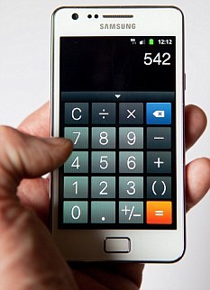 Call on a Samsung Galaxy S2 smartphone with the keyboard