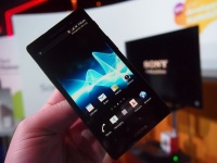 Sony Xperia Ion: LTE, 4,55 HD-, 12-   Android