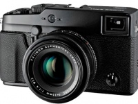 CES 2012:   Fujifilm X-Pro1     APS-C 