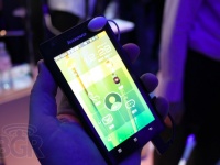  Lenovo K800  Android   Intel Medfield