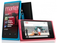  Nokia Lumia 800