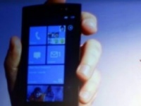 Windows Phone 8:      iPhone  Android