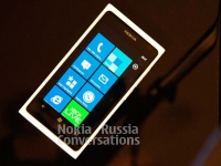 Белая Nokia Lumia 800 – в марте