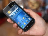 ZTE   MWC 2012   8 