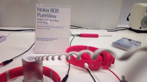  ,  Nokia 808 PureView