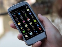 MWC 2012: ZTE PF112    4.5- 
