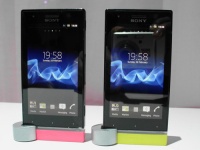  : Sony Xperia P  Sony Xperia U (  )