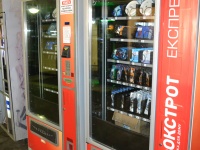 Стоп-кадр! «Фокстрот. Техника для дома» установила автоматы по продаже недорогих телефонов и аксессуаров
