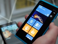 : Nokia Lumia 910  Windows Phone 8