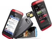   Nokia Asha 305