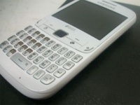 Samsung GT-S3752:    QWERTY-