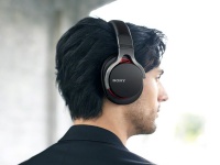    - Sony MDR-1R