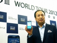  Samsung Mobile ,  Apple       Samsung