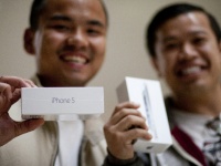   -   Apple  2 . iPhone 5