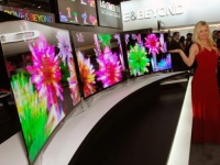 LG Electronics анонсировала свой первый OLED-телевизор с изогнутым экраном