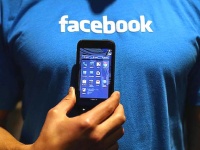 Facebook    Apple  Microsoft   Facebook Home  iOS  WP