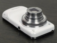    Samsung Galaxy S 4 Zoom      
