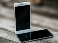 Oppo R1S     LTE-    Gorilla Glass