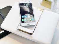 ASUS  2     PadFone S