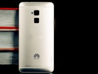Huawei   Ascend D3    HTC One Max