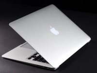 Apple    12- MacBook Air   Retina 