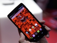  Motorola Droid Turbo  QHD-     