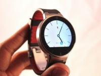 CES 2015: ALCATEL ONETOUCH Watch   -  $150