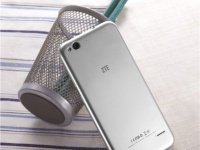 ZTE  iPhone-  Blade S6  Blade S6 Lux