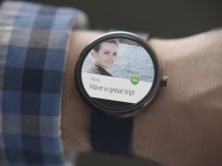 Motorola Moto 360      -  Android Wear