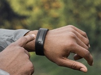 MWC 2015:  - HTC Grip  GPS