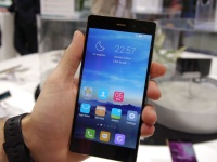 MWC 2015: HiSense H910  5.5- 