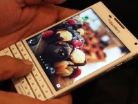BlackBerry    4- Oslo  QWERTY-