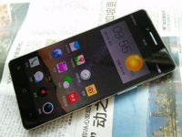 Oppo R7  13    ISOCELL