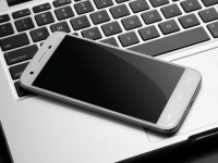 Doogee F3  8-   2.5D-  4  