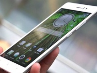  4G LTE  4    Vivo X6  