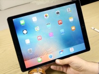 Apple    9.7- iPad Pro