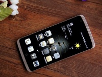 ZTE A2017  Snapdragon 820 SoC, 4    21  